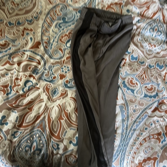 All in motion size 4/5 pants - Picture 3 of 4